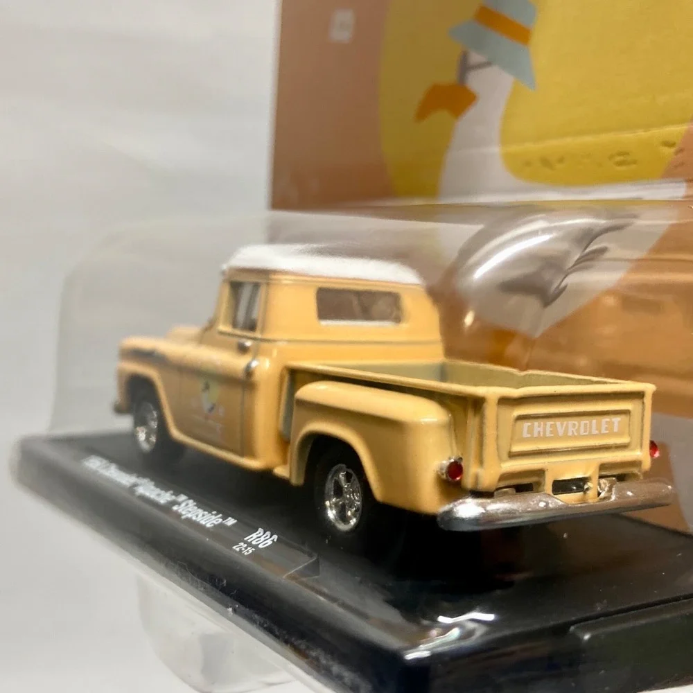 M2 Machines 1958‎ Chevrolet Apache Stepside R86 Born In Maui Raised In Cali 2023